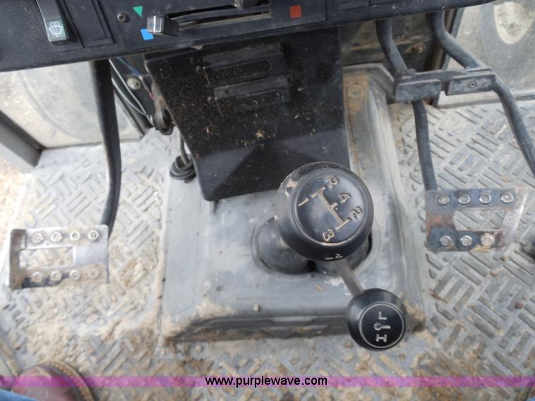 image for item H9853 Massey-Ferguson 383 tractor