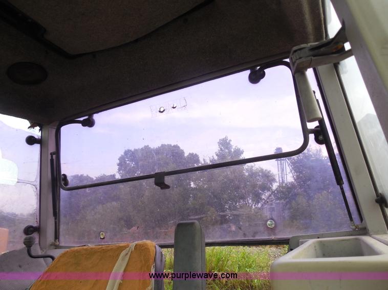 image for item H9853 Massey-Ferguson 383 tractor