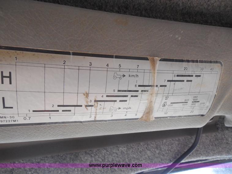 image for item H9853 Massey-Ferguson 383 tractor