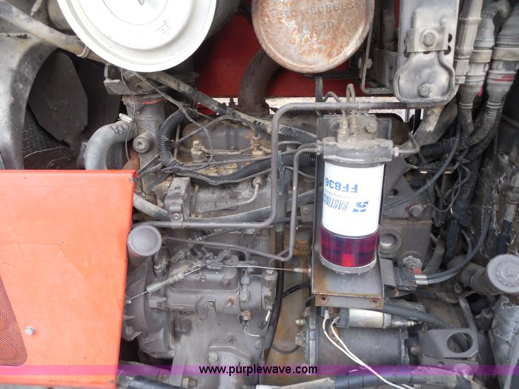 image for item H9853 Massey-Ferguson 383 tractor