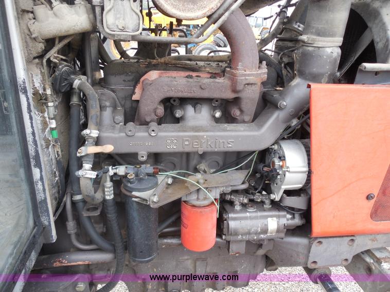 image for item H9853 Massey-Ferguson 383 tractor