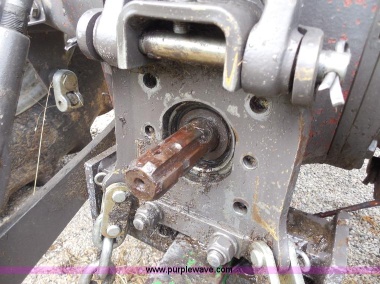 image for item H9853 Massey-Ferguson 383 tractor