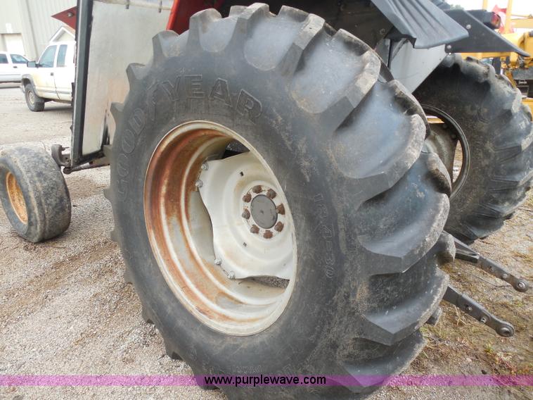 image for item H9853 Massey-Ferguson 383 tractor