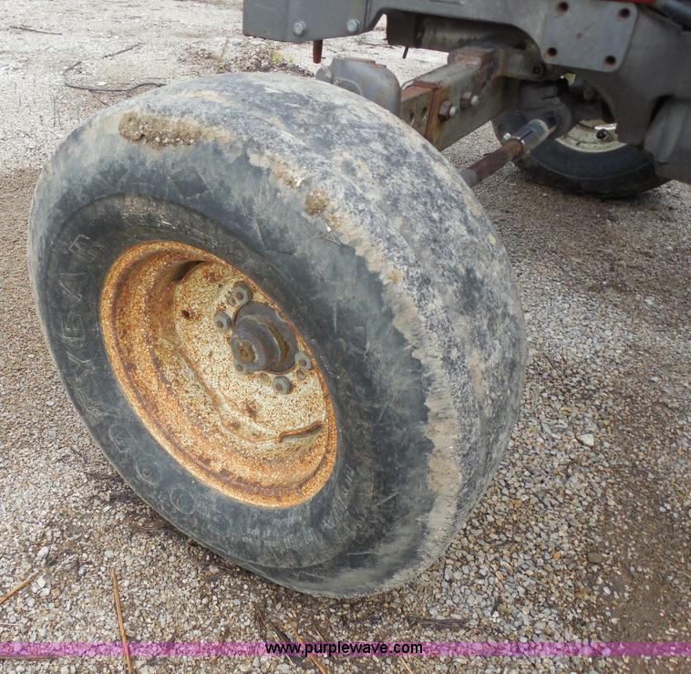 image for item H9853 Massey-Ferguson 383 tractor