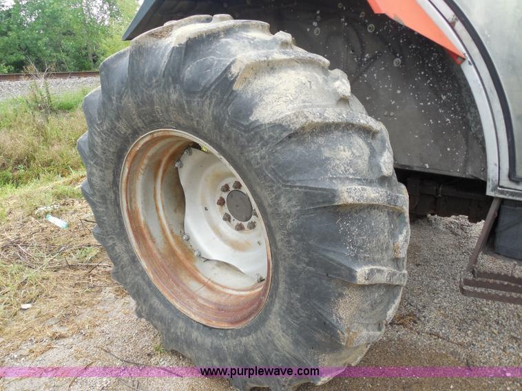 image for item H9853 Massey-Ferguson 383 tractor