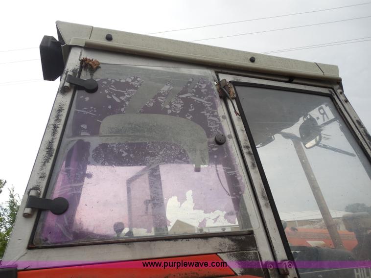 image for item H9853 Massey-Ferguson 383 tractor