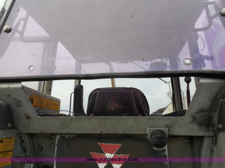 image for item H9853 Massey-Ferguson 383 tractor