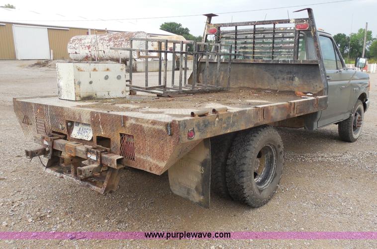 image for item H9854 1990 Ford F350 flatbed pickup truck