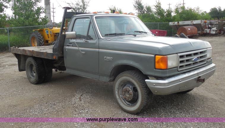 image for item H9854 1990 Ford F350 flatbed pickup truck