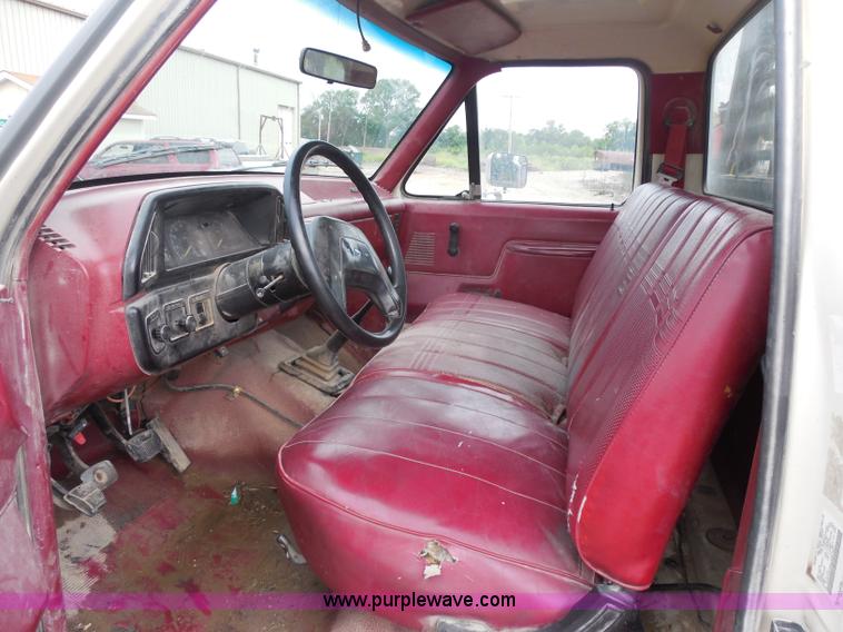 image for item H9854 1990 Ford F350 flatbed pickup truck