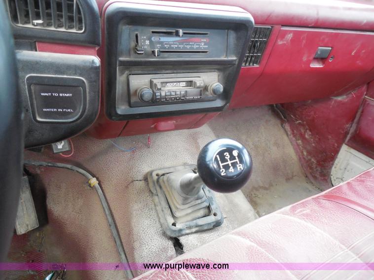 image for item H9854 1990 Ford F350 flatbed pickup truck