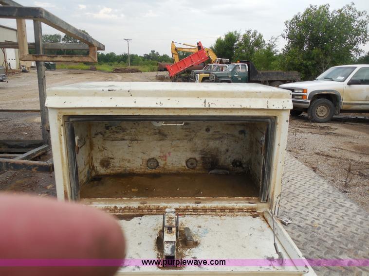 image for item H9854 1990 Ford F350 flatbed pickup truck