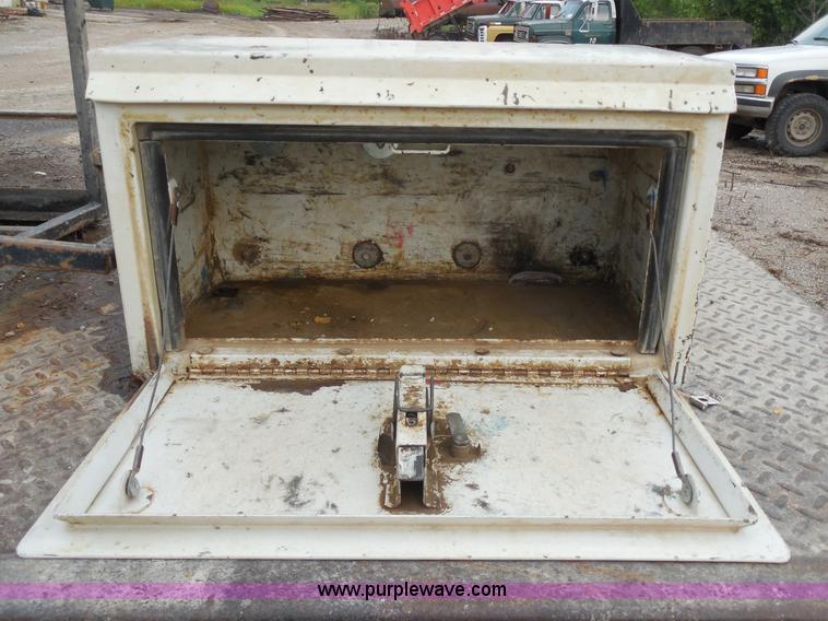 image for item H9854 1990 Ford F350 flatbed pickup truck