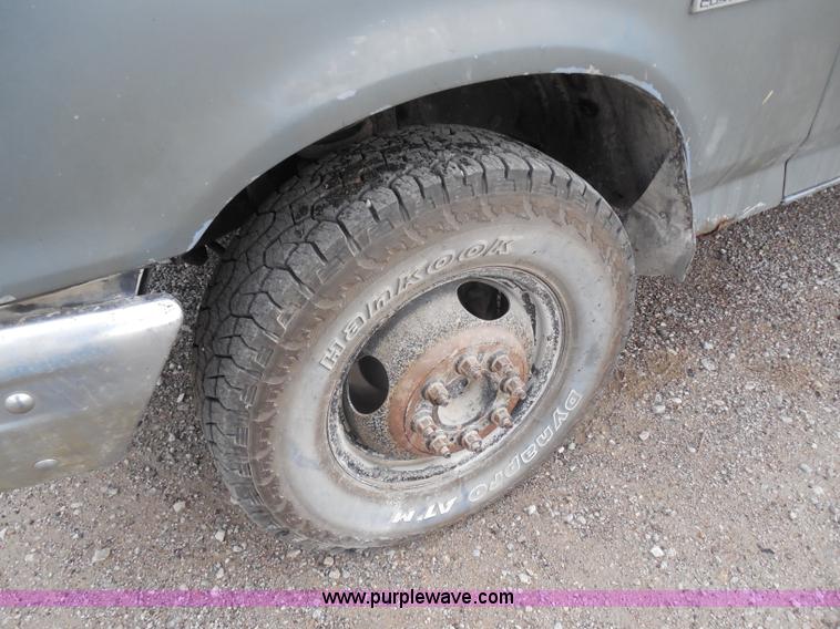 image for item H9854 1990 Ford F350 flatbed pickup truck