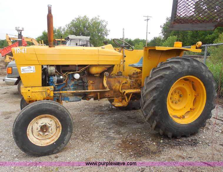 image for item H9855 1977 Ford 5600 tractor