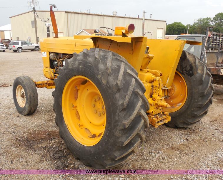 image for item H9855 1977 Ford 5600 tractor