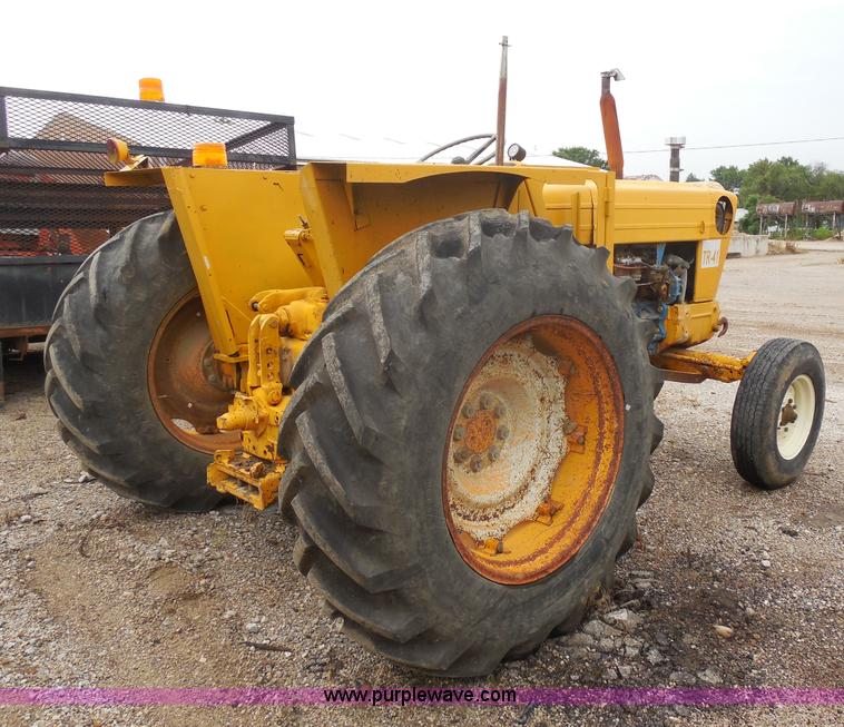 image for item H9855 1977 Ford 5600 tractor