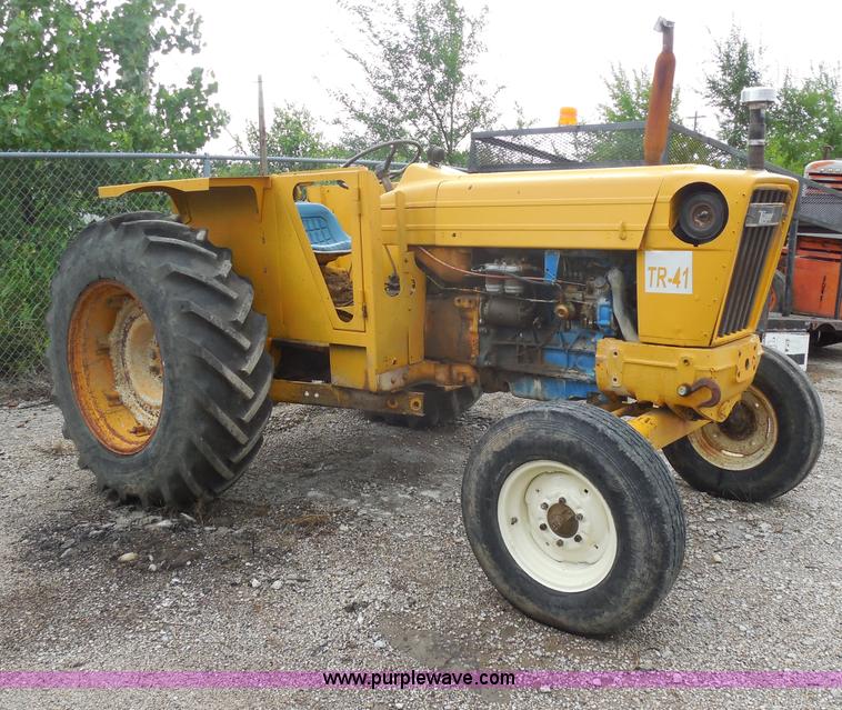 image for item H9855 1977 Ford 5600 tractor