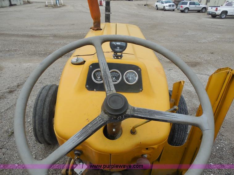 image for item H9855 1977 Ford 5600 tractor