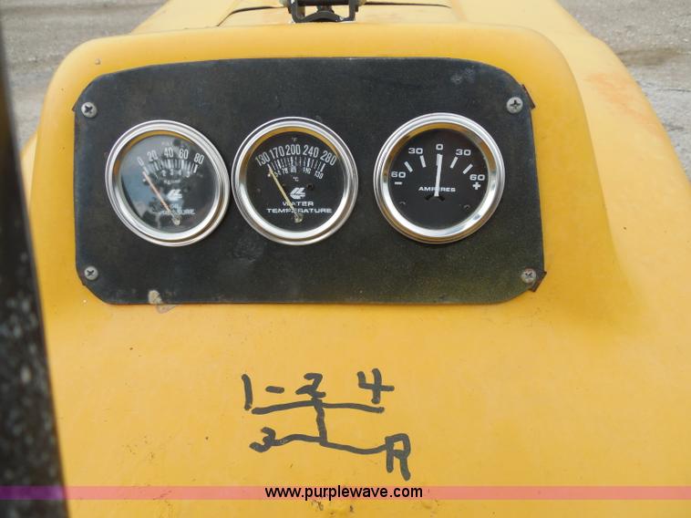 image for item H9855 1977 Ford 5600 tractor