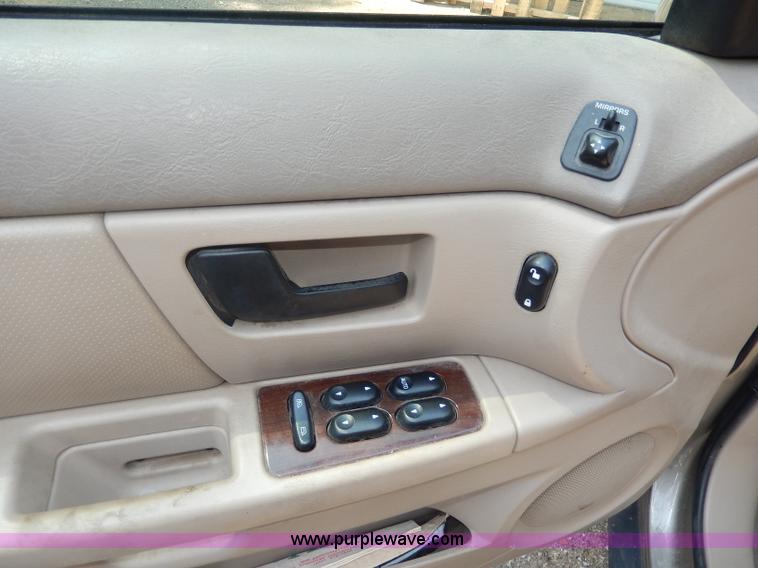 image for item I4330 2006 Ford Taurus SEL