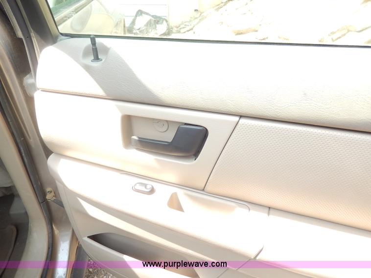 image for item I4330 2006 Ford Taurus SEL