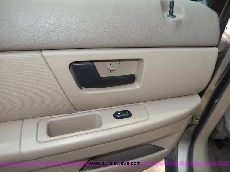 image for item I4330 2006 Ford Taurus SEL