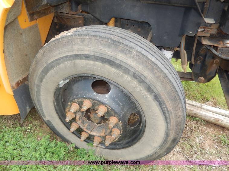 image for item I4345 1999 Chevrolet Blue Bird school bus