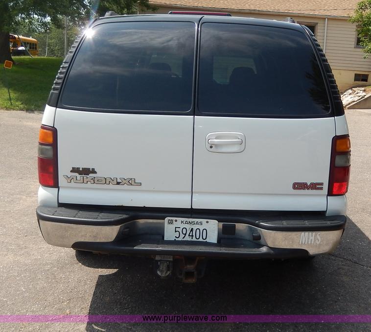 image for item I4346 2003 GMC Yukon XL SUV