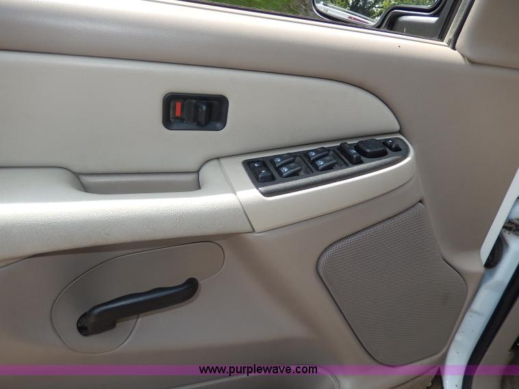 image for item I4346 2003 GMC Yukon XL SUV