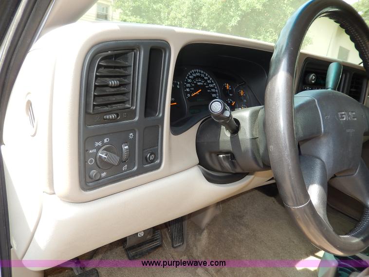 image for item I4346 2003 GMC Yukon XL SUV