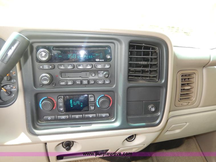 image for item I4346 2003 GMC Yukon XL SUV