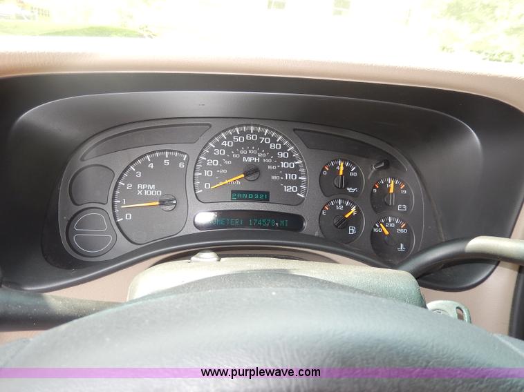 image for item I4346 2003 GMC Yukon XL SUV