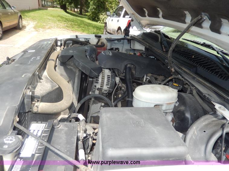 image for item I4346 2003 GMC Yukon XL SUV