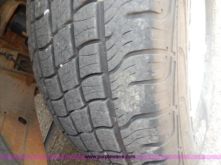 image for item I4346 2003 GMC Yukon XL SUV