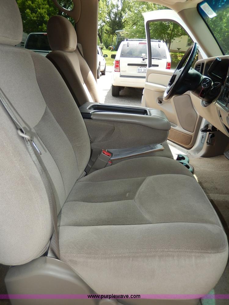 image for item I4346 2003 GMC Yukon XL SUV