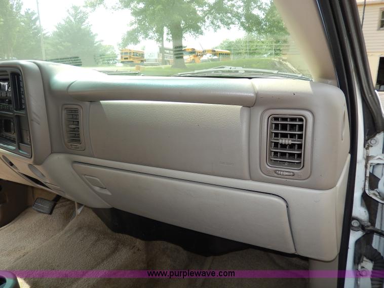 image for item I4346 2003 GMC Yukon XL SUV