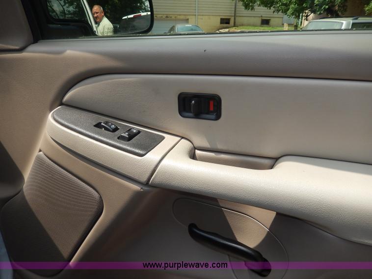 image for item I4346 2003 GMC Yukon XL SUV