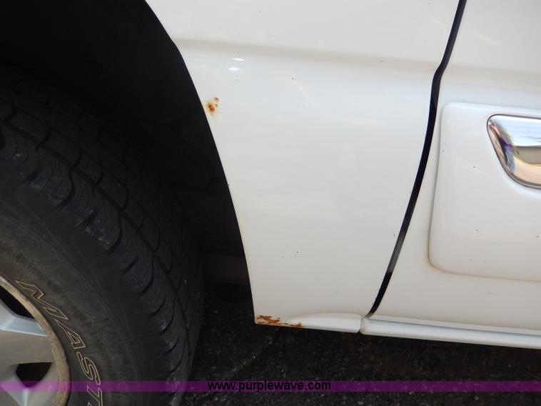 image for item I4346 2003 GMC Yukon XL SUV