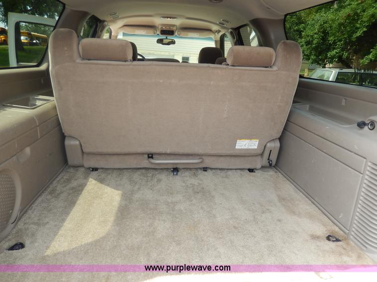 image for item I4346 2003 GMC Yukon XL SUV