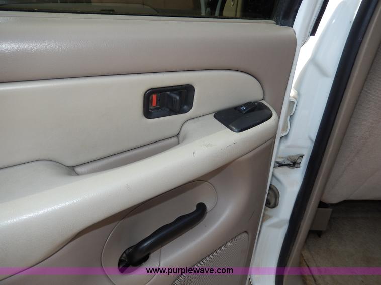 image for item I4346 2003 GMC Yukon XL SUV