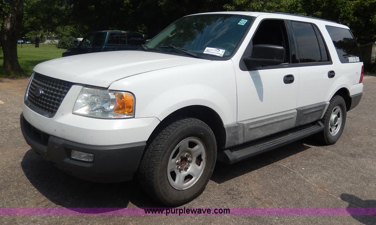 image for item I4347 2004 Ford Expedition XLT SUV