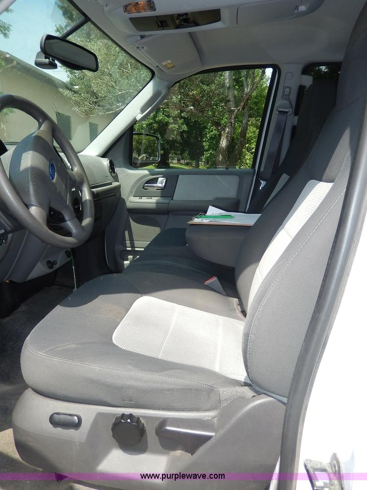 image for item I4347 2004 Ford Expedition XLT SUV