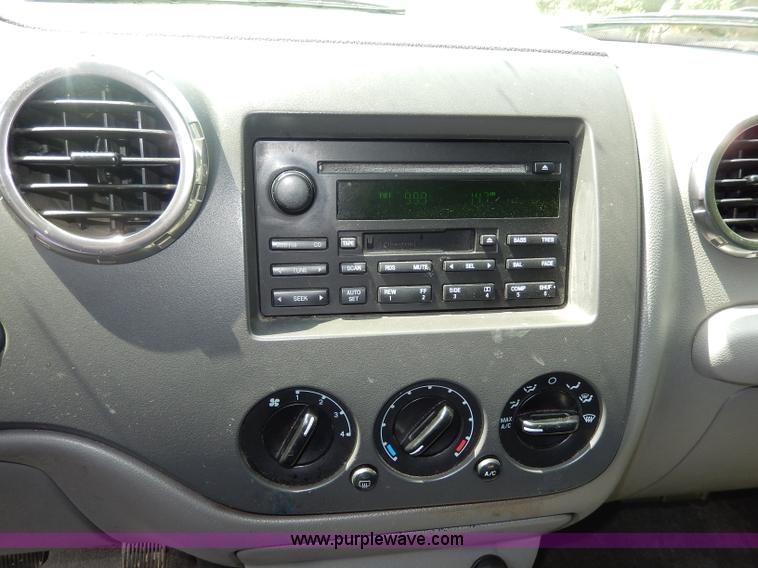 image for item I4347 2004 Ford Expedition XLT SUV