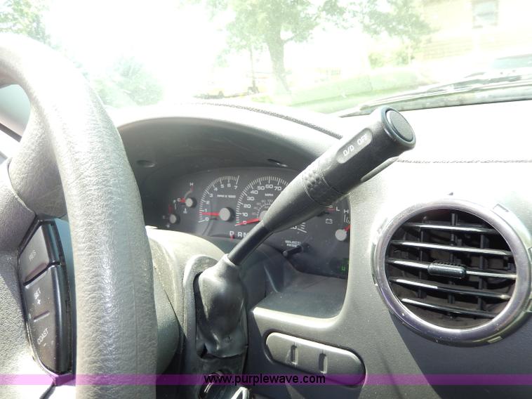 image for item I4347 2004 Ford Expedition XLT SUV