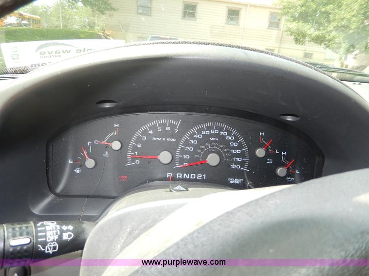 image for item I4347 2004 Ford Expedition XLT SUV