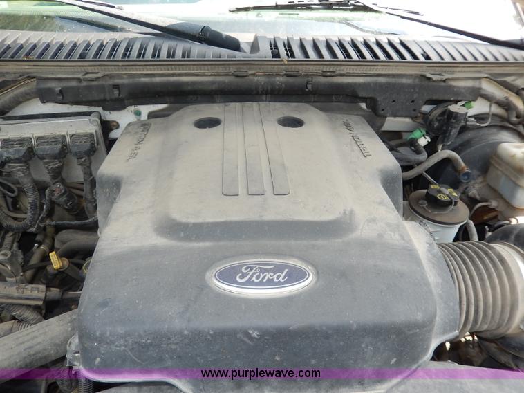 image for item I4347 2004 Ford Expedition XLT SUV