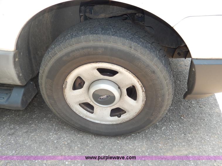 image for item I4347 2004 Ford Expedition XLT SUV