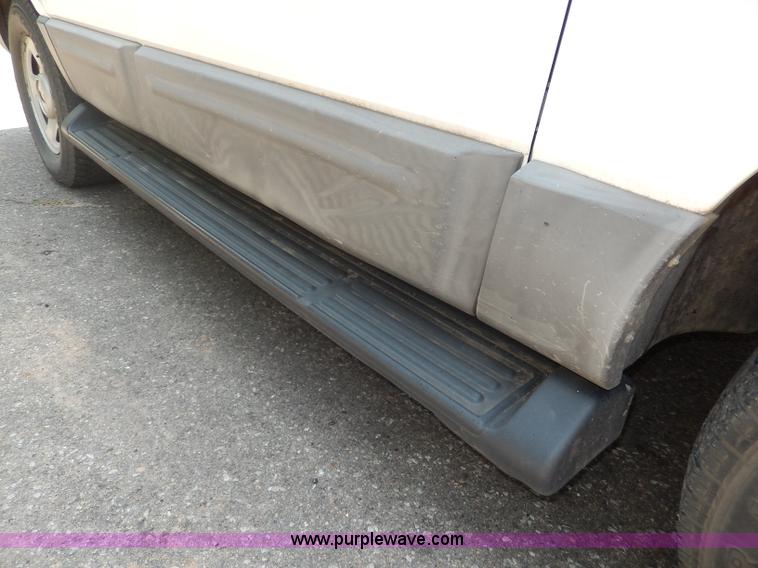 image for item I4347 2004 Ford Expedition XLT SUV