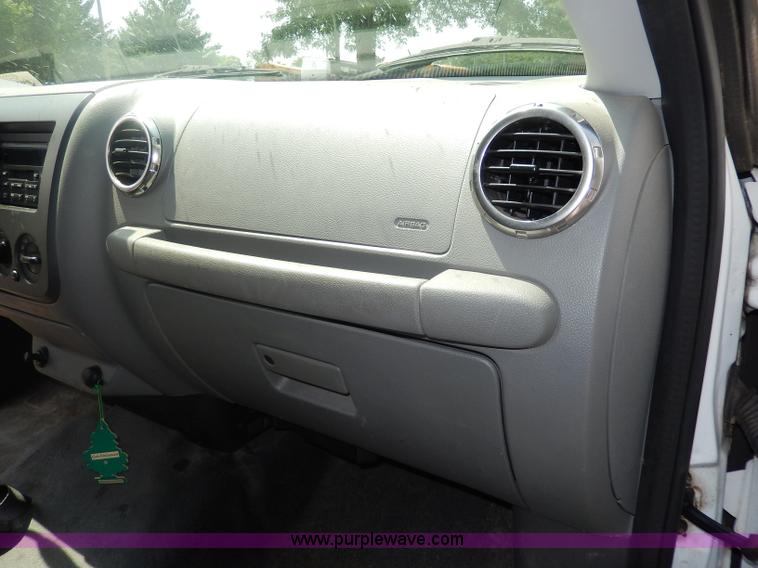 image for item I4347 2004 Ford Expedition XLT SUV